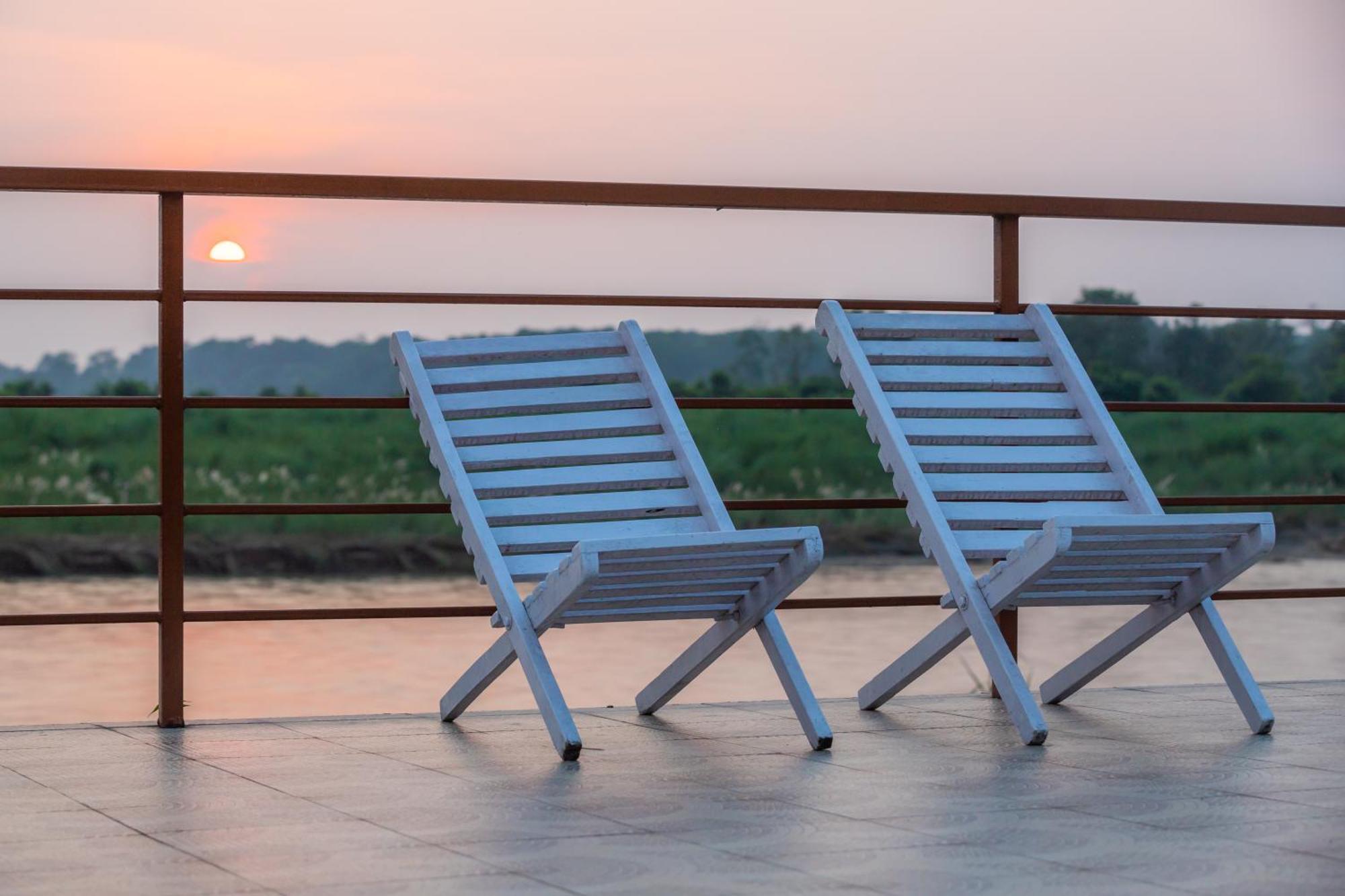 Park Safari Resort, Chitwan National Park Екстериор снимка