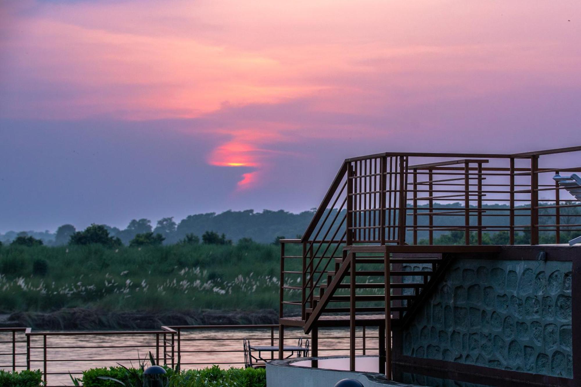 Park Safari Resort, Chitwan National Park Екстериор снимка