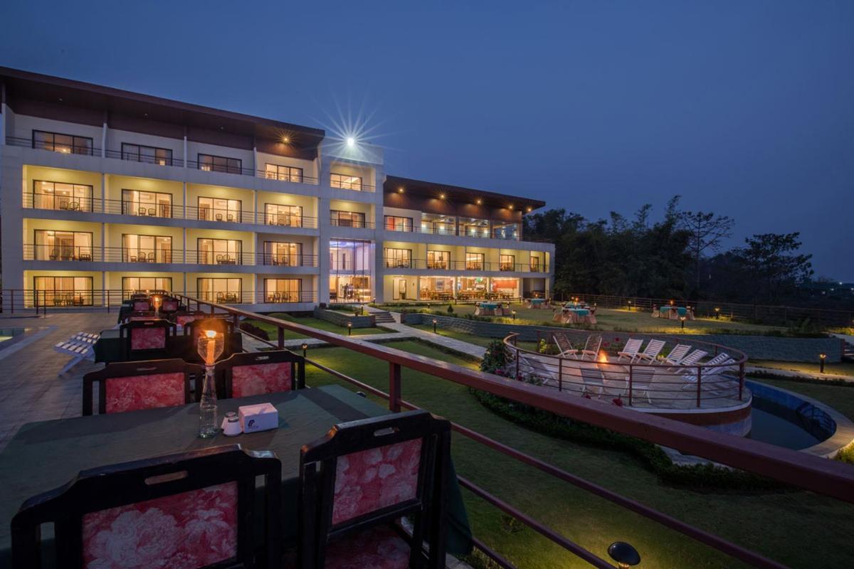 Park Safari Resort, Chitwan National Park Екстериор снимка