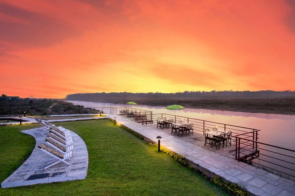 Park Safari Resort, Chitwan National Park Екстериор снимка