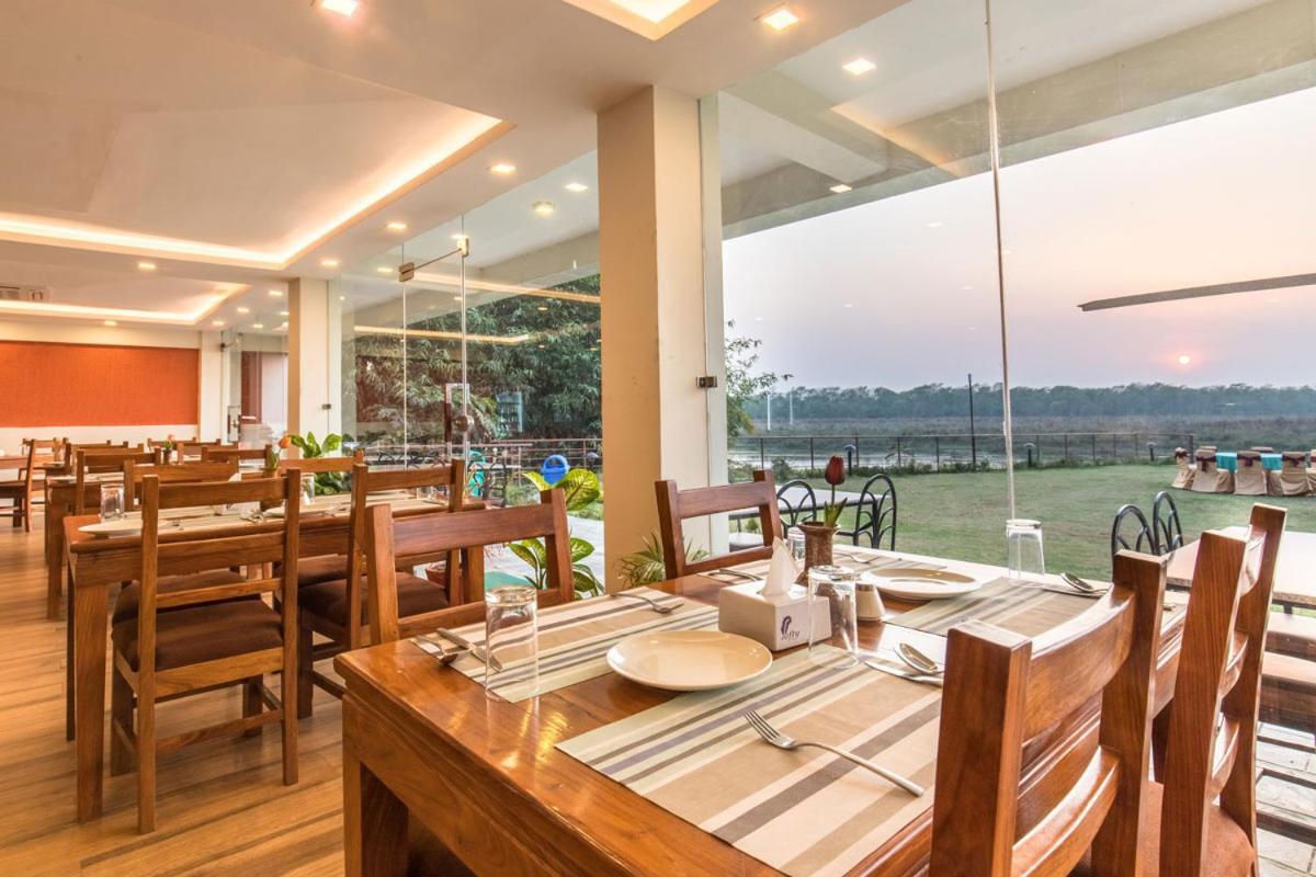 Park Safari Resort, Chitwan National Park Екстериор снимка